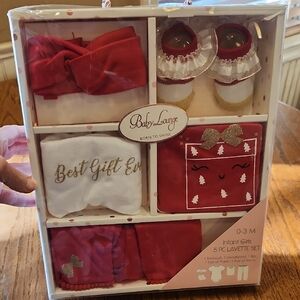 NEW Baby Lounge 5 Pc Layette Gift Set Size 0-3 Months